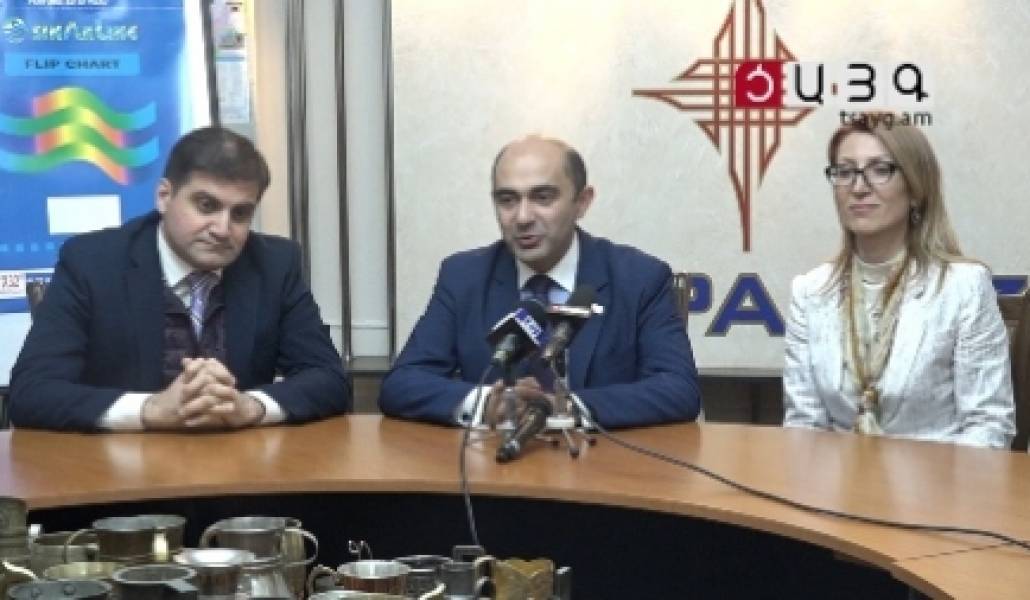 1543671429_00073.00_00_02_03.still001