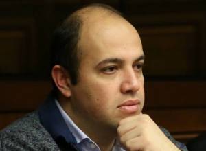 Պետք է գիտակցի, որ այլևս թերթի խմբագիր չէ, այլ՝ երկրի ղեկավար․ Մելիք-Շահնազարյանը՝ Փաշինյանի մասին