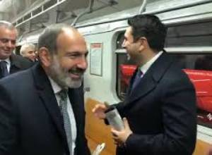 Նիկոլ Փաշինյանը քարոզչություն է անում մետրոյում, փողոցում
