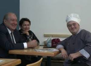 Նախագահին ջերմությամբ են ընդունել «Արեգակ» ներառական փուռ-սրճարանում