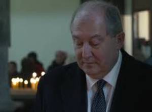 Արմեն Սարգսյանը Գյումրիում հարգանքի տուրք է մատուցել երկրաշարժի զոհերի հիշատակին