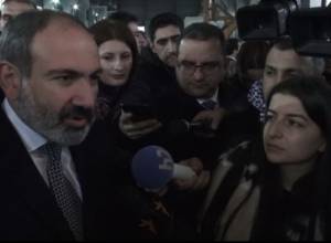 Նիկոլ Փաշինյանը շնորհավորում է Արմեն Աշոտյանին