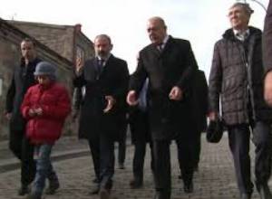Նիկոլ Փաշինյանը շրջում է Գյումրիում