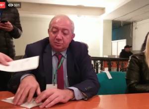 Live broadcast from 9/46 polling station