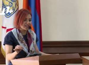 Եկել եմ ձեզ շեղեմ տոնածառի հանդեսից, խայտառակ եք եղել, պարոն քաղաքապետ. Անի Սամսոնյան