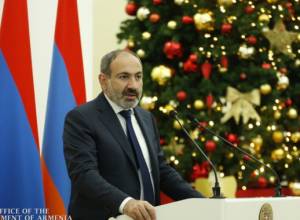 Pashinyan receives business representatives