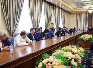 Гагик Царукян подарил квартиры и автомобили лучшим спортсменам