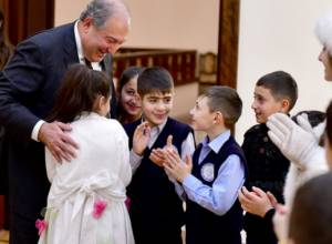Each of you has a great future - President Sarkissian to kids