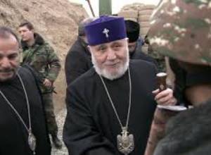 Նիկոլ Փաշինյանն այցելել է մարտական հենակետ և շնորհավորել զինծառայողներին