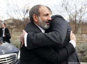 Մաշինի դուռը բացվեց ու Փաշինյանն իջավ․ բոլնիսցիները վարչապետի այցի մասին. Aliq.ge