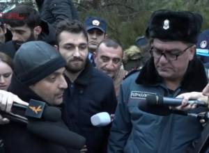 Demonstrators and Manvel Grigoryan's advocate reconcile - factor.am