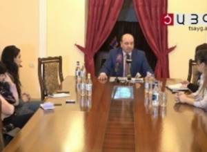 Бывший член ПОЕ инициировал новый сбор подписей для изменения Конституции