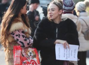 Не смешно ли платить за хомяка? Демонстрант