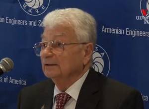 Վիկտոր Համբարձումյան մեդալով է պարգեվատրվել անվանի հայ գիտնական Յուրի Օգանեսյանը