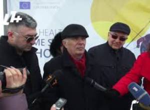 Դեսպան Սվիտալսկին պատասխանում է լրագրողների հարցերին