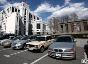 На площади Шаумяна машины парковаться не будут