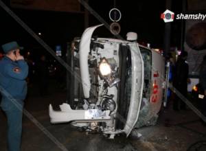 Столкнулись BMW и карета скорой помощи, которая перевернулась – есть 4 раненых: Shamshyan.com