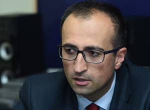 Зарплата около 10.000 медработников суммарно повышается на 30-40%