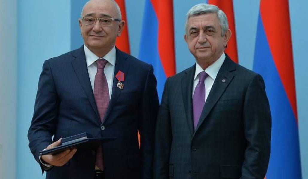Tigran-Mukuchyan_Serj-Sargsyan-e1550227065985
