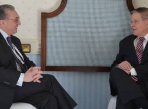 Встреча министра ИД РА Зограба Мнацаканяна с сенатором Менендесом