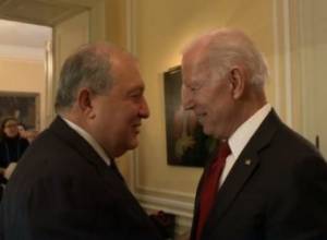 Արմեն Սարգսյանը կարճատև զրույց է ունեցել Ջո Բայդենի հետ (տեսանյութ)