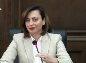 «Էդմոն Մարուքյանը չպետք է որոշի ինչպիսին պետք է լինի Նիկոլ Փաշինյանը». Լենա Նազարյան