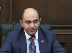 Փոխհրաձգություն չկա, կա դեբատ. Էդմոն Մարուքյան