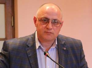 Старший научный сотрудник стал директором