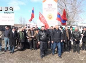 Կոմունիստների ակցիան 102-րդ ռազմաբազայի դիմաց