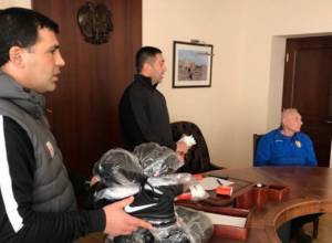 ՀԲՖ նախագահն անձամբ է մարզահագուստներ հանձնում հավաքականի անդամներին