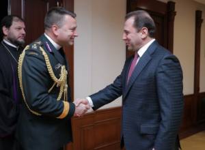 Armenian defense minister receives Chaplain General of Canadian Armed Forces
