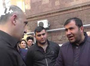 ԱԱԾ-ում ակցիայի մասնակիցներին խորհուրդ տվեցին սպասել մի քանի օր