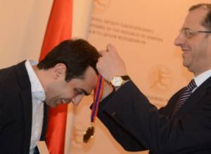 Նախարարությունը օդամղիչ հրացաններ է հանձնել պետական աշխատակիցներին