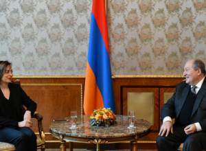 Президент Армен Саргсян встретился с заместителями председателя Национального Собрания