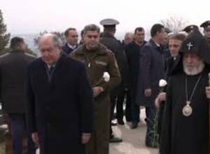 Նախագահ Սարգսյանը  հարգանքի տուրք է մատուցել Վազգեն Սարգսյանի հիշատակին