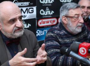 Նազենի Ղարիբյանին լսելով  հասկանում ես ինչքան անտեղյակ է ամեն ինչից .Նիկոլայ Ծատուրյան