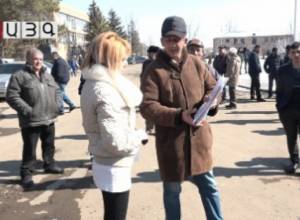 Акция протеста в Ани с требованием отставки главы общины