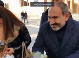 ՀՀ վարչապետը շնորհավորում է անցորդներին մարտի 8-ի կապակցությամբ