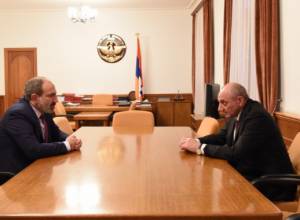 В Степанакерте состоялась встреча между Николом Пашиняном и Бако Саакяном