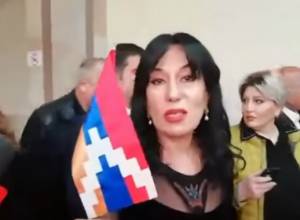 ԲՀԿ-ականները դահլիճ մտան Արցախի դրոշը ձեռքներին