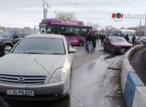 На аванском мосту столкнулись 9 автомобилей – есть пострадавшие: shamshyan.com