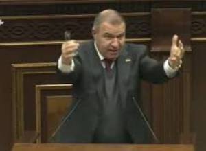 Պատրաստված մարդկանց ուղարկեք ԱԺ. Մելքումյանի հորդորը՝ Փաշինյանին