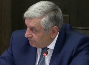 Многие были в огне – тушили, из руководящего состава многие были в белой рубашке: Ф. Цолакян