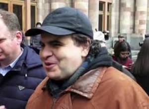 «Չենք դառնա խաղալիք...». օպերայի աշխատակիցները երգեցին