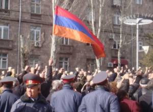 О том, что происходит внизу трибуны