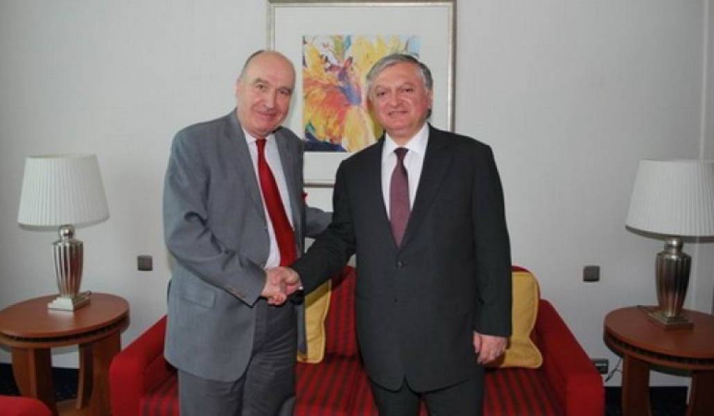 9d2c562d3054f4b8805e0da652a762b4