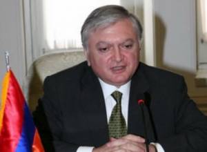 Примет участие в заседании