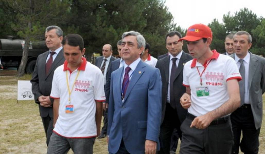 d95d562a7f34c6226153c81f30c38003