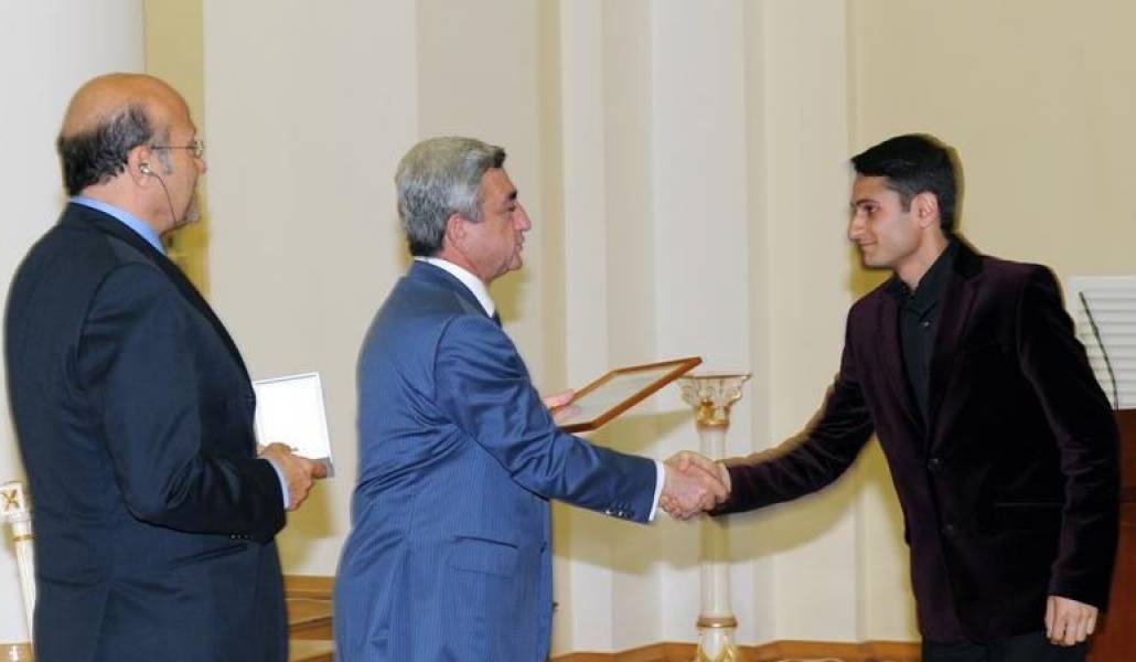 1bfd82aeee24cace250a3a5b9a862774