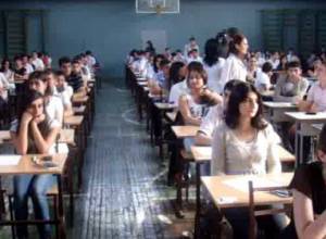 Абитуриентов стало меньше